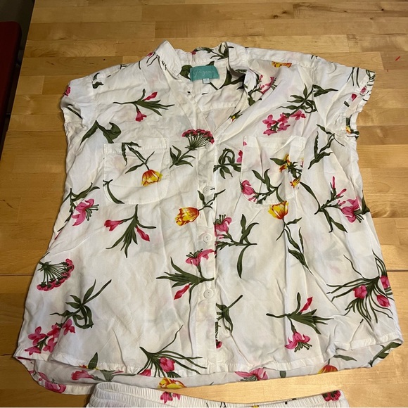 Piyama Women's Size S White Floral Button Front Pajamas Set Shirt Shorts - Picture 2 of 11